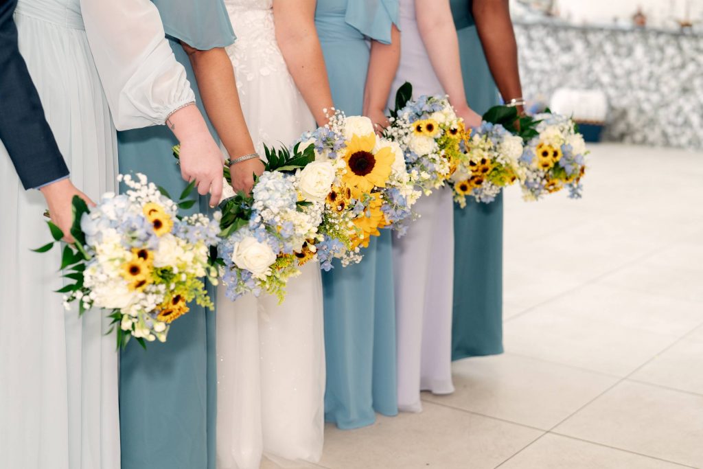 Brianna and bridesmaids with bouquets by Dream Bouqet Bridal and brides maids bouquets