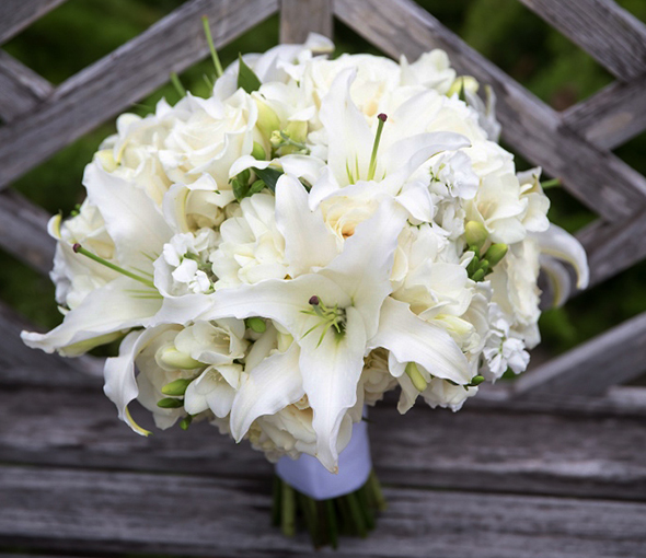 White and Ivory Wedding Bouquets 20