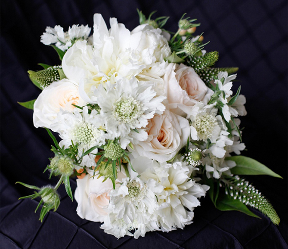 White and Ivory Wedding Bouquets 15