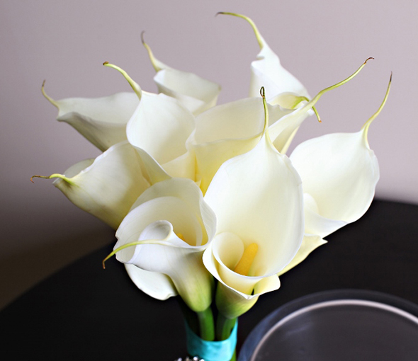 White Calla Lilly Bouquet – Hand-tied