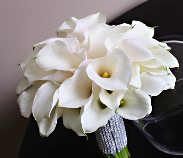 White and Ivory Wedding Bouquets 4