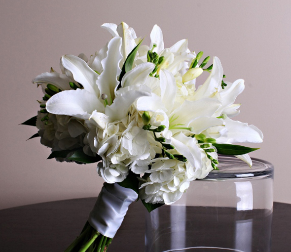 White and Ivory Wedding Bouquets 3